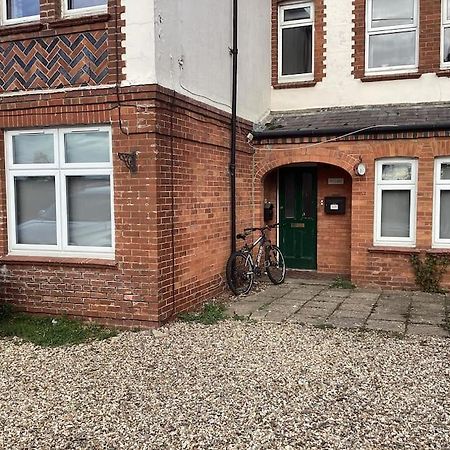 Two Bedroom, Off-Road Parking Ludgershall  Zewnętrze zdjęcie